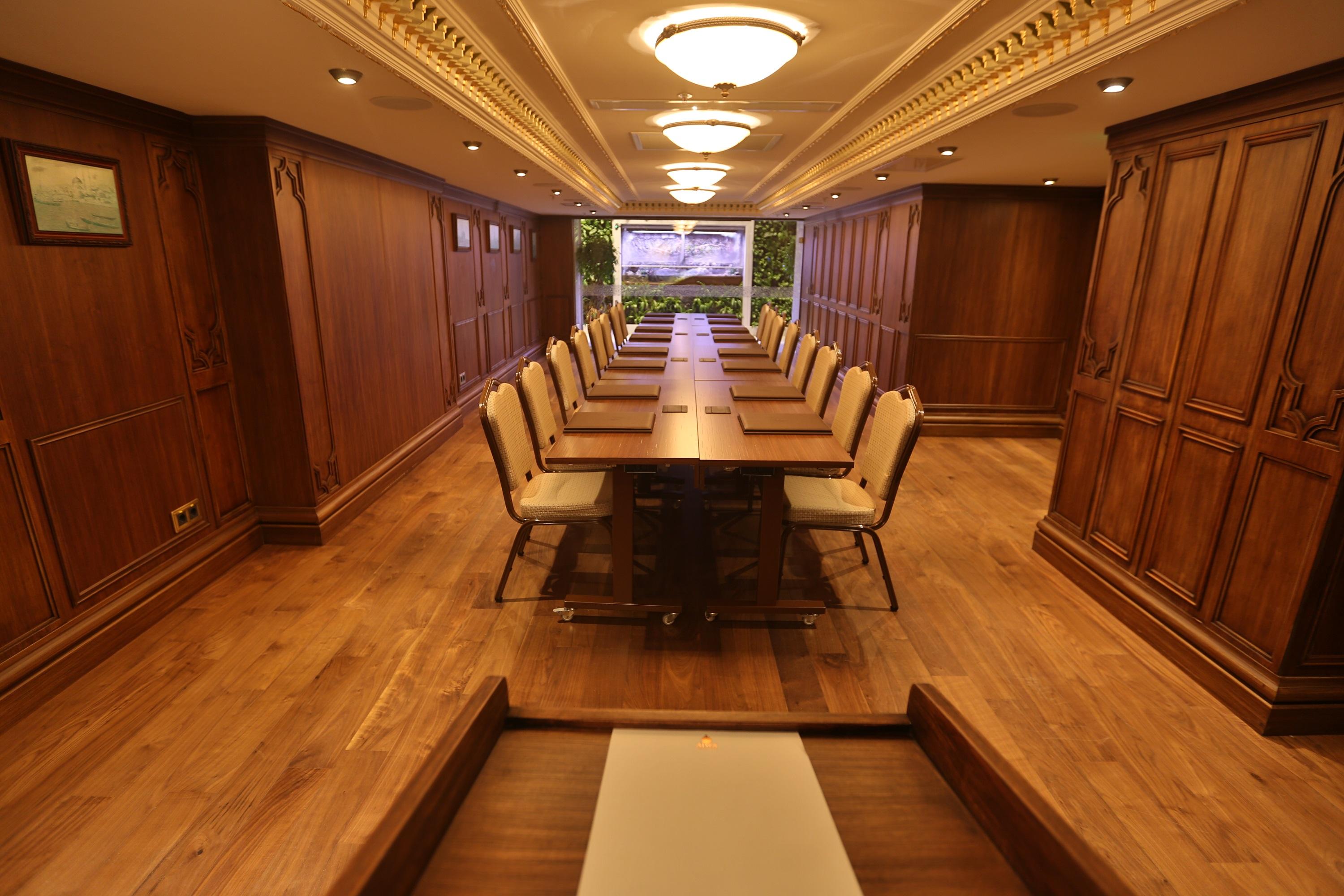 Ajwa Sultanahmet - Preferred Hotels Lvx Collection 이스탄불 외부 사진 The boardroom of the Royal Society