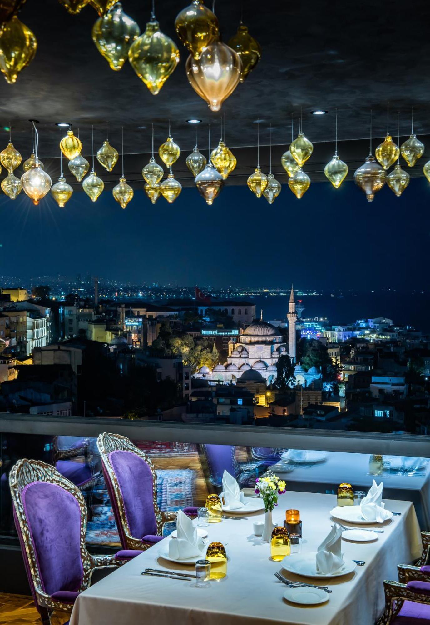 Ajwa Sultanahmet - Preferred Hotels Lvx Collection 이스탄불 외부 사진 View of the city from the hotel
